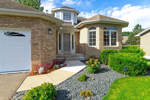 4136 Thornhill Ln, Vadnais Heights, MN, 55127-3689 | Card Image