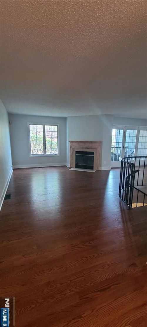 124 Surrey Ct, Ramsey, NJ, 07446-1266 | Card Image