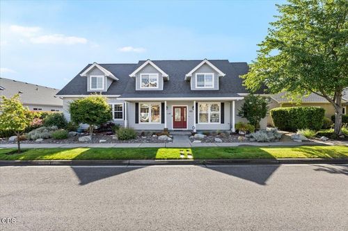 928 Buck Point St, Central Point, OR, 97502-8637 | Card Image