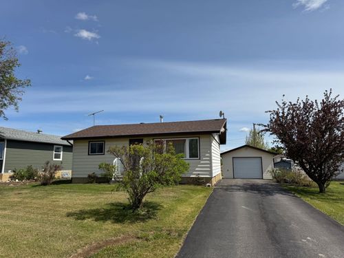 928 4th Avenue, Hines Creek, AB, T0H2A0 | Card Image