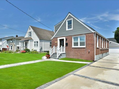 180 Evelyn Rd, Mineola, NY, 11501-3206 | Card Image