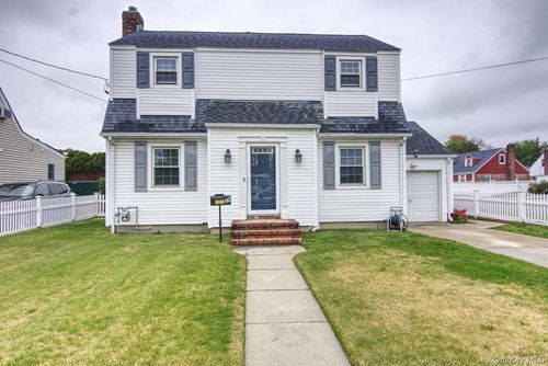 37 Sheridan St, Valley Stream, NY, 11580-2629 | Card Image