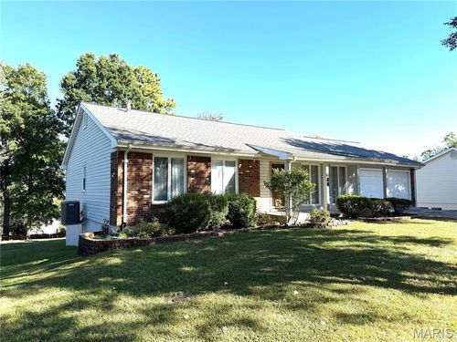 828 Country Heights Ct, Manchester, MO, 63021-5649 | Card Image