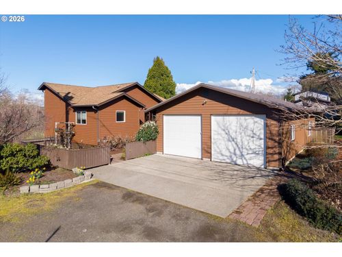322 5th Ave, Coos Bay, OR, 97420-4243 | Card Image