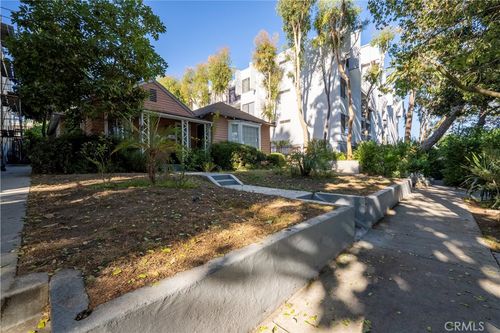 7511 Hampton Ave, West Hollywood, CA, 90046-5501 | Card Image