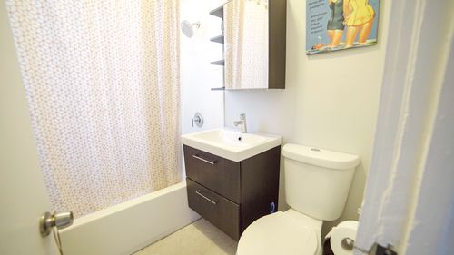 2n-2237 N Hamlin Ave, Chicago, IL, 60647-2242 | Card Image