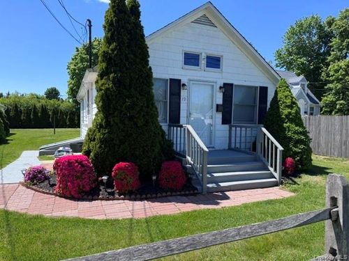 19 Carlson Ln, East Northport, NY, 11731-2504 | Card Image