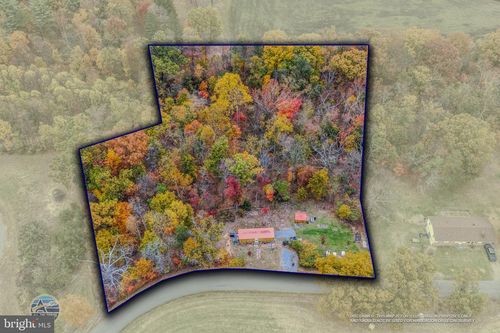 393 Ridersville Rd, BERKELEY SPRINGS, WV, 25411-3709 | Card Image