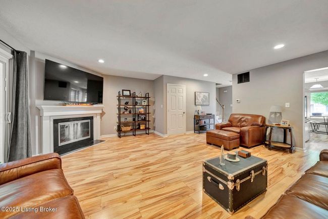 5503 Forest Lake Dr, Condo with 2 bedrooms, 3 bathrooms and null parking in Prospect KY | Image 9
