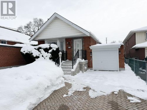 3 Davies Crescent, Toronto (East York), ON, M4J2X4 | Card Image