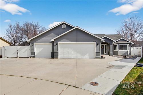 2750 N Phoenix Ave, Meridian, ID, 83646-8300 | Card Image