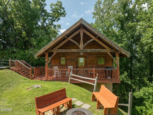 2494 Black Bear Ridge Way, Sevierville, TN, 37862-8084 | Card Image