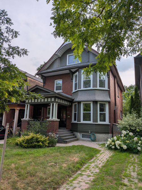 136 Medland St, Toronto, ON, M6P2N5 | Card Image