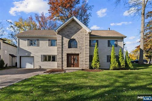 212 Lozier Ter, River Edge, NJ, 07661-1710 | Card Image