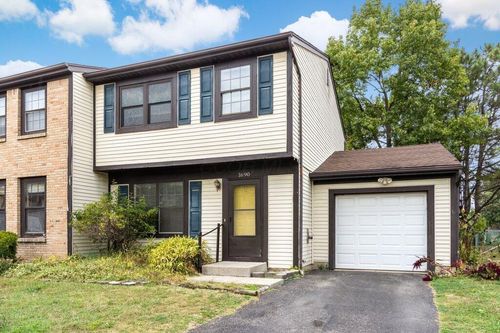 1690 Watertower Dr, Columbus, OH, 43235-5984 | Card Image