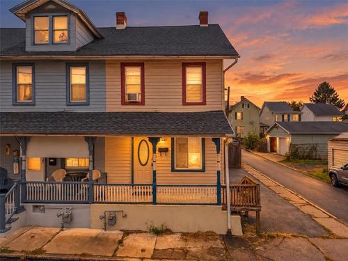 19 Railroad St, CATASAUQUA, PA, 18032-1920 | Card Image