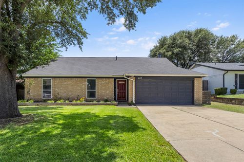 817 Woodhaven Ln, Grand Prairie, TX, 75052-6923 | Card Image
