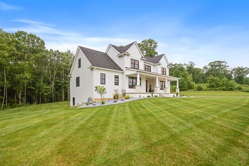 22 Sunset Rdg, Ludlow, MA, 01056-1569 | Card Image
