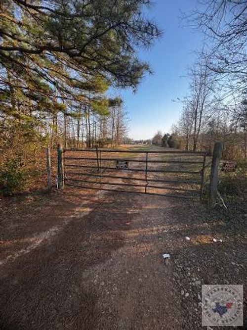 4347 Fm 2327, Queen City, TX, 75572-6956 | Card Image