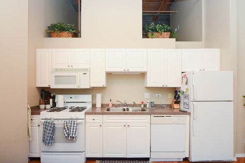 apt-102-226 Clinton St, Chicago, IL, 60661-1137 | Card Image