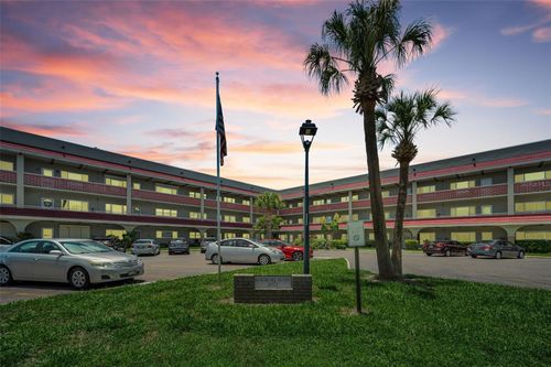 32-2072 Australia Way W, CLEARWATER, FL, 33763-3624 | Card Image