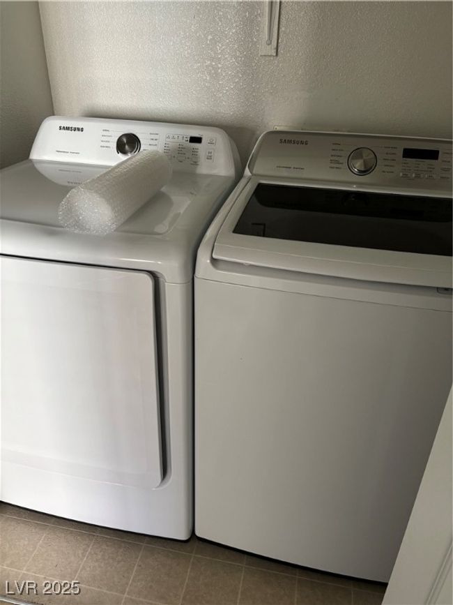 Laundry room with washer and clothes dryer | Image 4