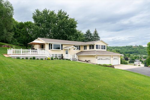 731 N 4th St, La Crescent, MN, 55947-1048 | Card Image