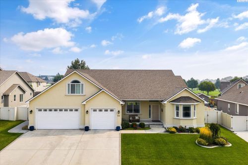 511 S Hawaii St, Kennewick, WA, 99336-9476 | Card Image