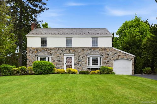 35 Sherry Hill Ln, Manhasset, NY, 11030-3220 | Card Image