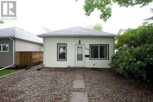 736 17 St N, Lethbridge, AB, T1H3E1 | Card Image