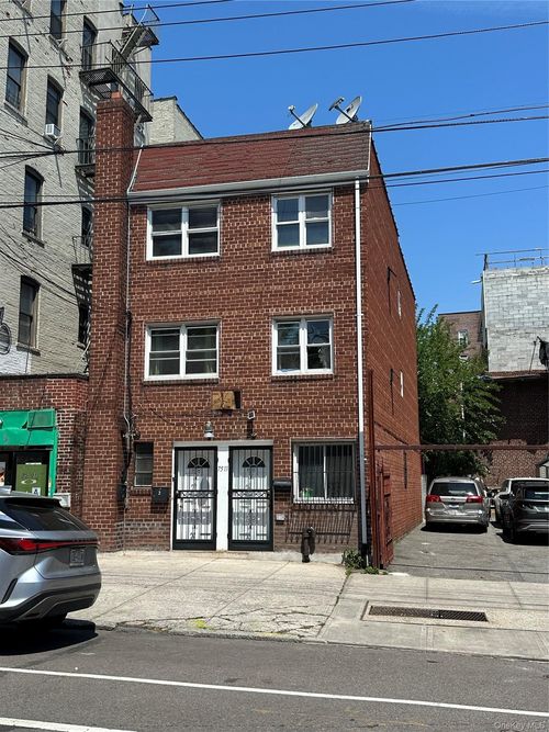 7511 Woodside Avenue, New York, NY, 11373 | Card Image