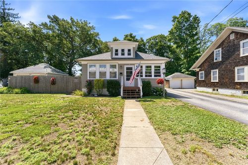 4 Oak St, West Warwick, RI, 02893-3511 | Card Image