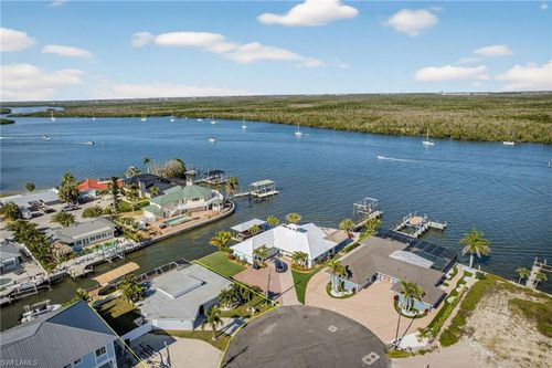 467 Madison Ct, FORT MYERS BEACH, FL, 33931-3644 | Card Image