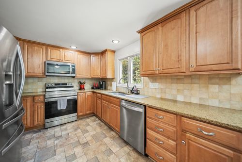 30 Robbins Rd, Wilton, NH, 03086-5953 | Card Image