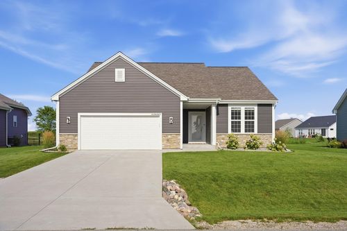 W218N16071 Tiger Lily Dr, Jackson, WI, 53037-1207 | Card Image