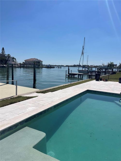 11145 4th St E, TREASURE ISLAND, FL, 33706-3001 | Card Image