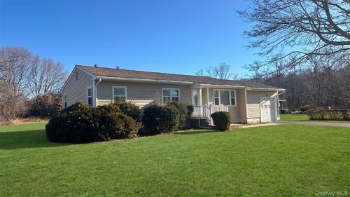 16400 County Road 48, Cutchogue, NY, 11935-1079 | Card Image