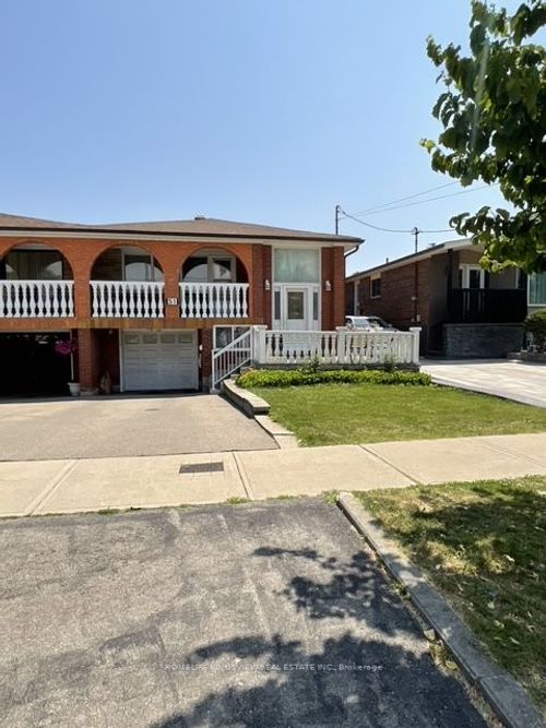 51 Seacliff Blvd, North York, ON, M9L2G7 | Card Image