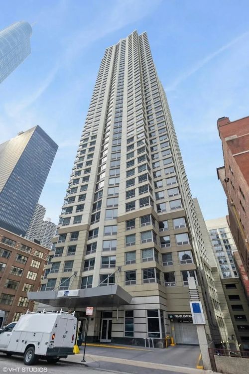 3611-440 Wabash Ave, Chicago, IL, 60611-7673 | Card Image
