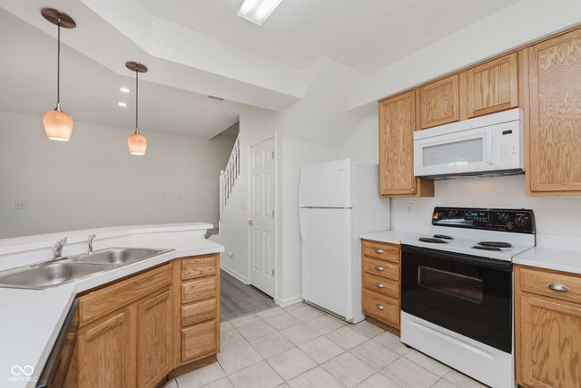 8422 Enclave Blvd, Condo with 2 bedrooms, 3 bathrooms and null parking in Fishers IN | Image 15