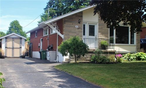 11 Carwyn Cres, Hamilton, ON, L8S3H3 | Card Image