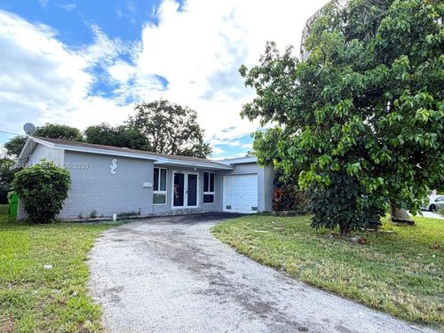 8590 Nw 25th Ct, Sunrise, FL, 33322-2944 | Card Image