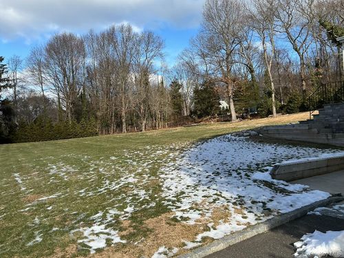 9 Twin Cedar Ln, Northport, NY, 11768-2231 | Card Image