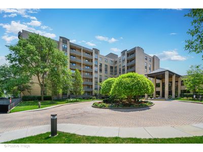 702 - 4545 W Touhy Avenue, Condo with 3 bedrooms, 2 bathrooms and 2 parking in Lincolnwood IL | Image 1