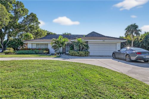690 Murex Dr, Naples, FL, 34102-5144 | Card Image
