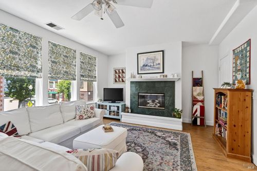 1049 Mcclelland Dr, Windsor, CA, 95492-9597 | Card Image