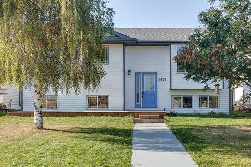 4605 55 Avenue, Bentley, AB, T0C0J0 | Card Image