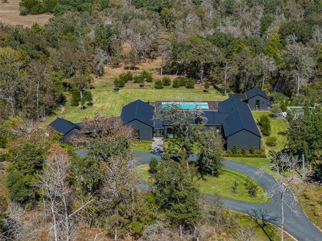 830 S Weyand Rd, Home with 4 bedrooms, 6 bathrooms and null parking in Round Top TX | Image 31