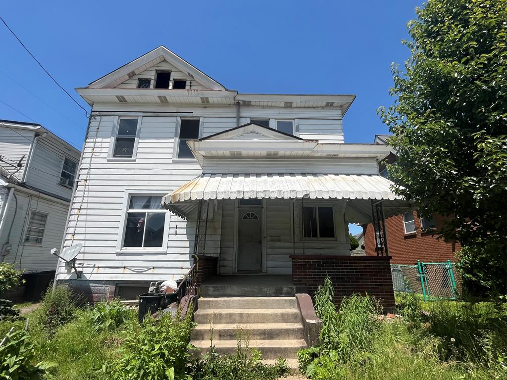 8th St, Moundsville, WV 26041