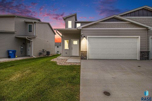 8027 E Tencate Pl, Sioux Falls, SD, 57110-6521 | Card Image